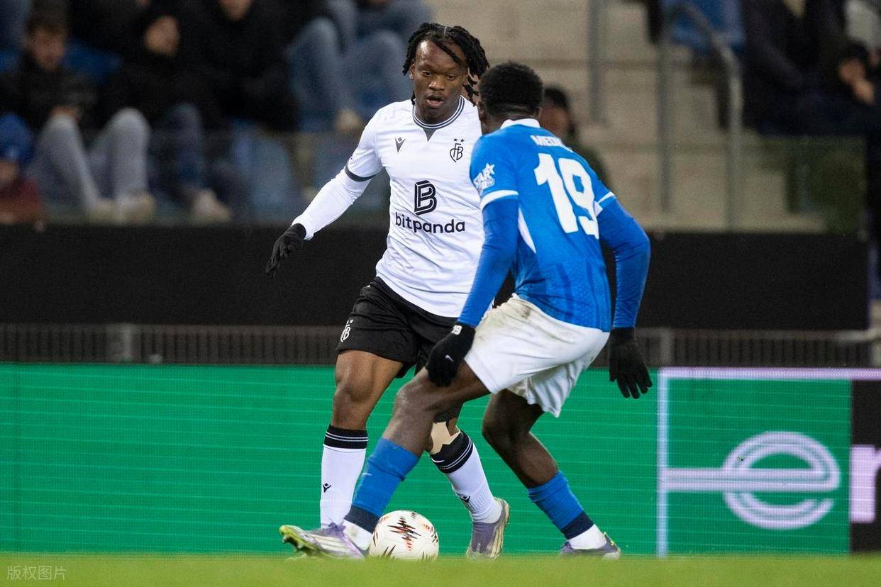 包含冲刺阶段突围战来临，巴塞罗那围绕欧联主帅复盘，压力陡增，资深球员宣示担当的词条